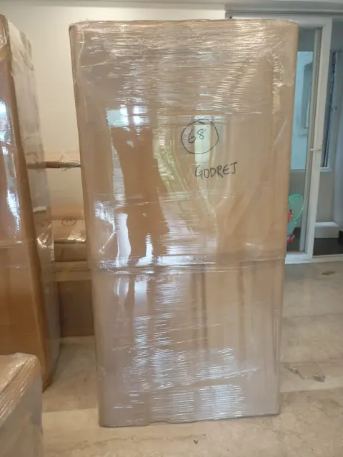 Mirror and glass item packed in corrugated sheets